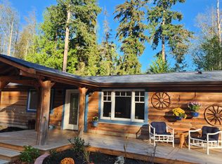 881 Starpointe Ln, Camano Island, WA 98282