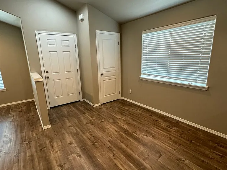 995 N Pacific Hwy #99 — Photo 5