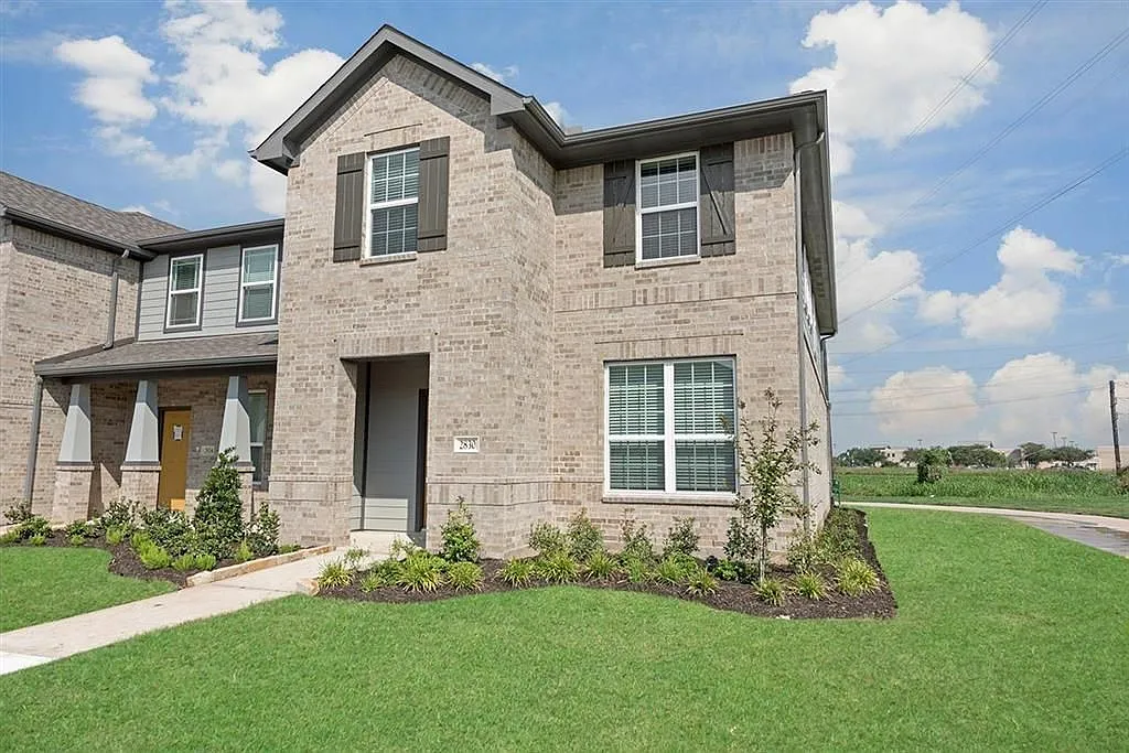 3 bed, 3.0 bath, 1762 sqft, $2,450 — Photo 1