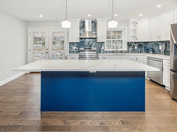5th image of 187 Orchard St #1