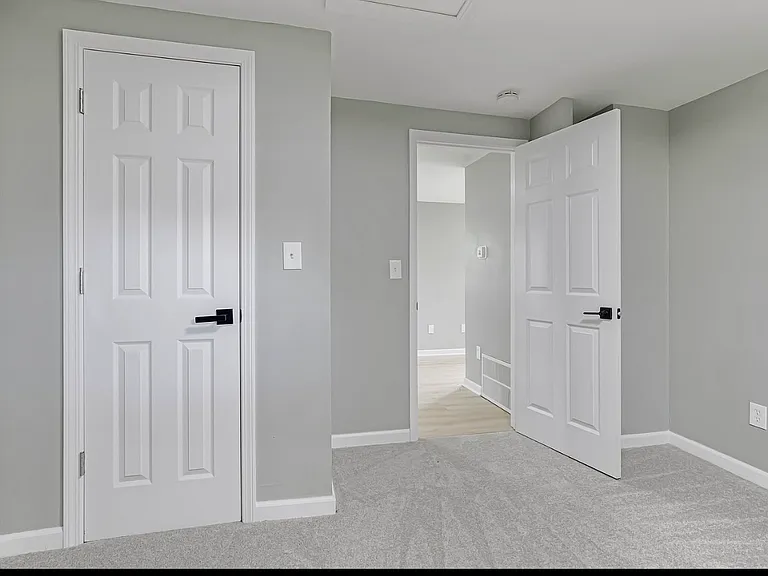 1341 Genessee Ave — Photo 10