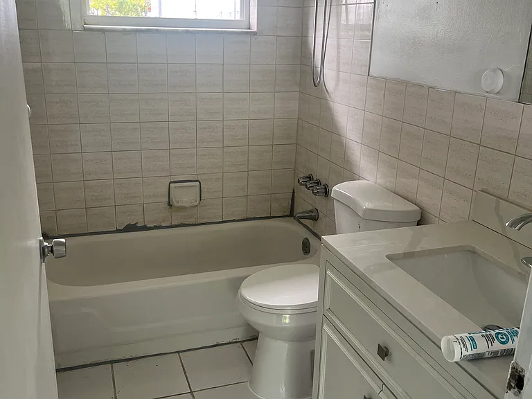 13910 NE 13th Ave — Photo 5