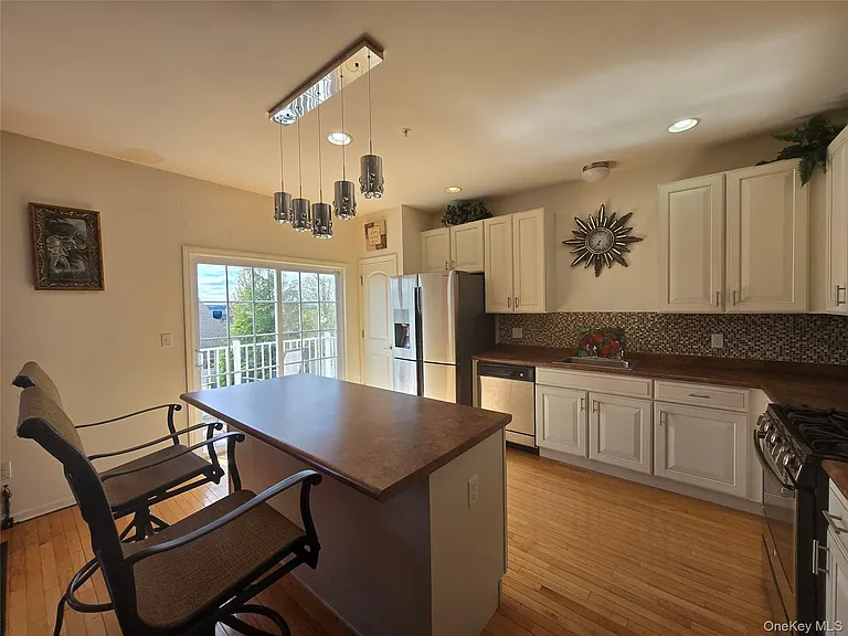 913 Hawthorn Way — Photo 7