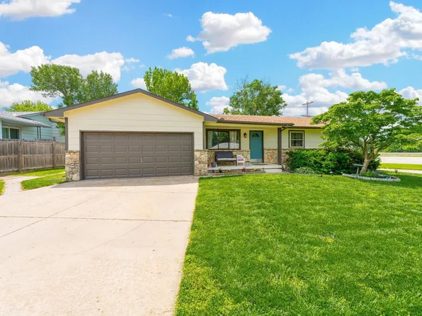1502 N Rockwood Blvd, Mulvane, KS 67110