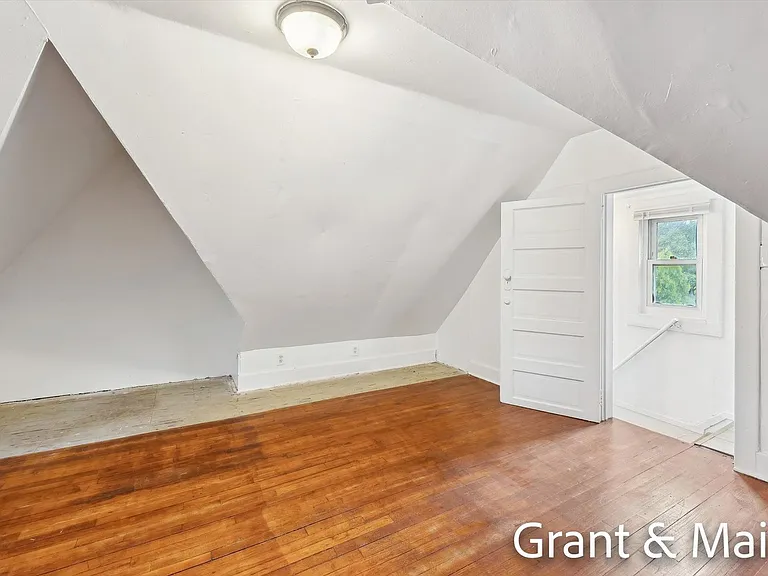 19250 Charest St — Photo 22