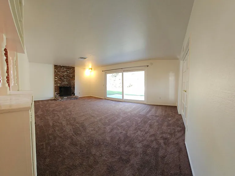 2272 Toluca Dr — Photo 6