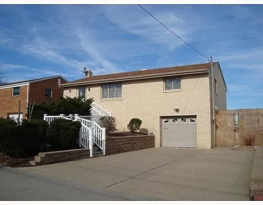 108 Revenue St photo 1
