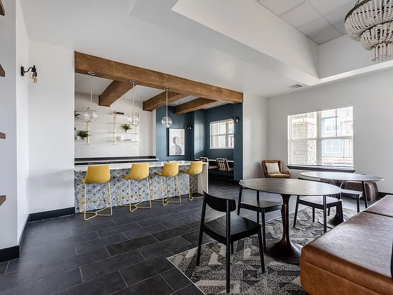 Ladora Modern Apartments — Photo 17