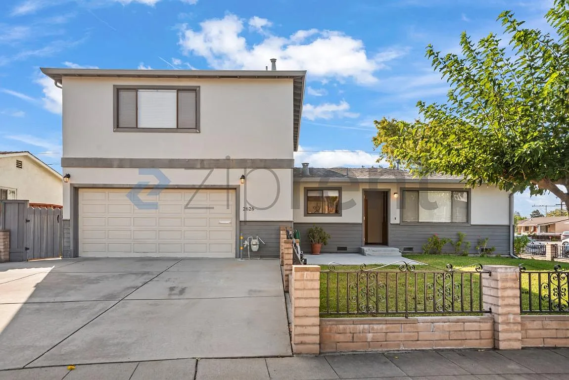 3 bed, 2115 sqft, $5,800 — Photo 1