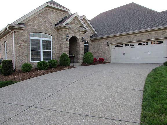 2 1/2 Garage w/Storage Above