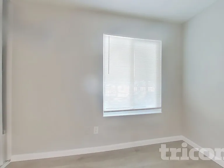 2308 Clinton Ct — Photo 10
