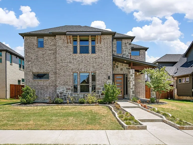 6842 Gavin Dr — Photo 1