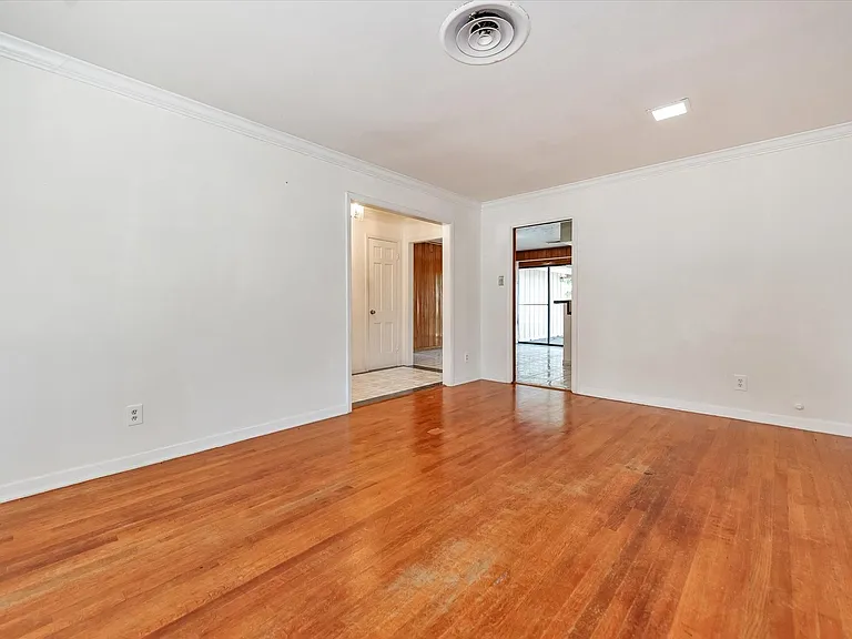 7119 Bellaire Blvd — Photo 8