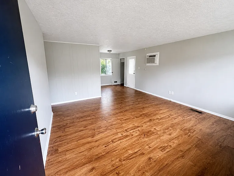 5602 Glencoe St — Photo 3