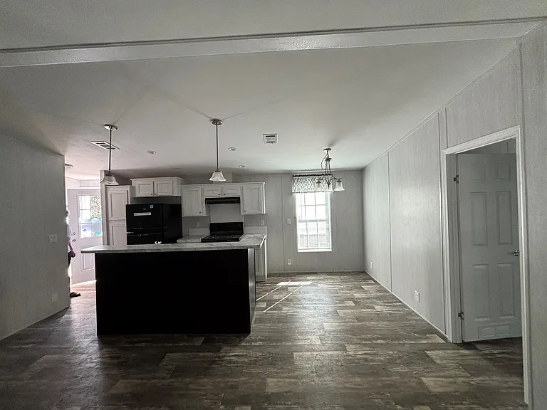 10120 NE 10th Ln — Photo 2