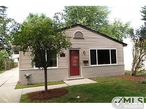 27735 Barrington St photo 1