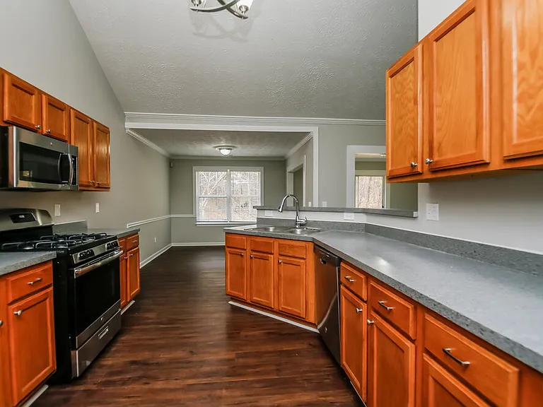7065 Springgrove Ct — Photo 6