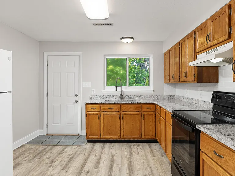 301 Wygoda Cir — Photo 10