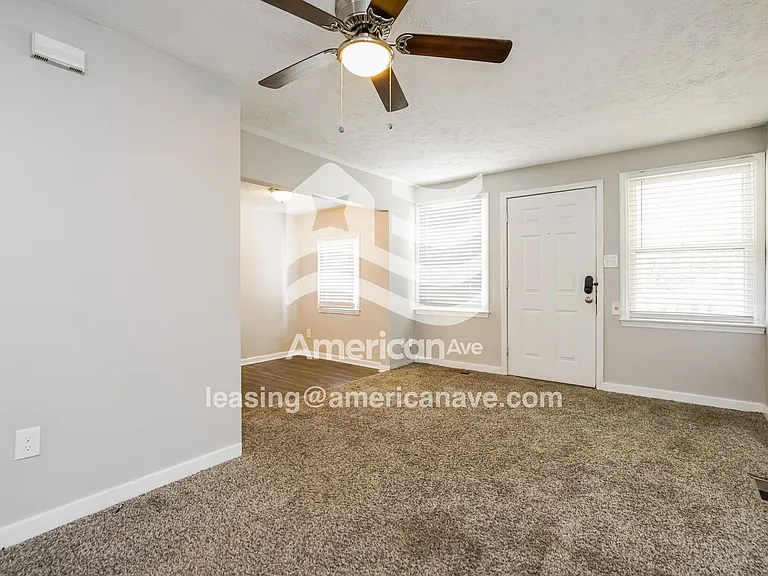 26206_003_wm_-_living_room_13046470.jpg