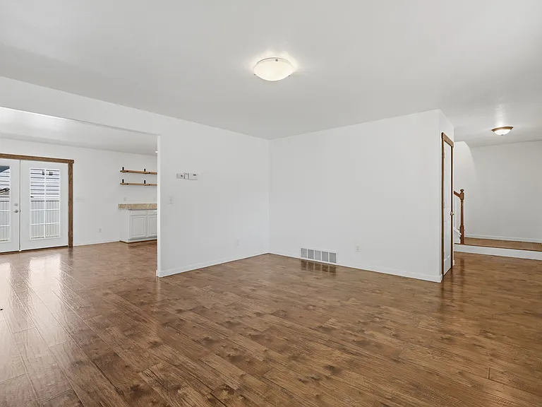 801 Dimaggio Dr — Photo 5