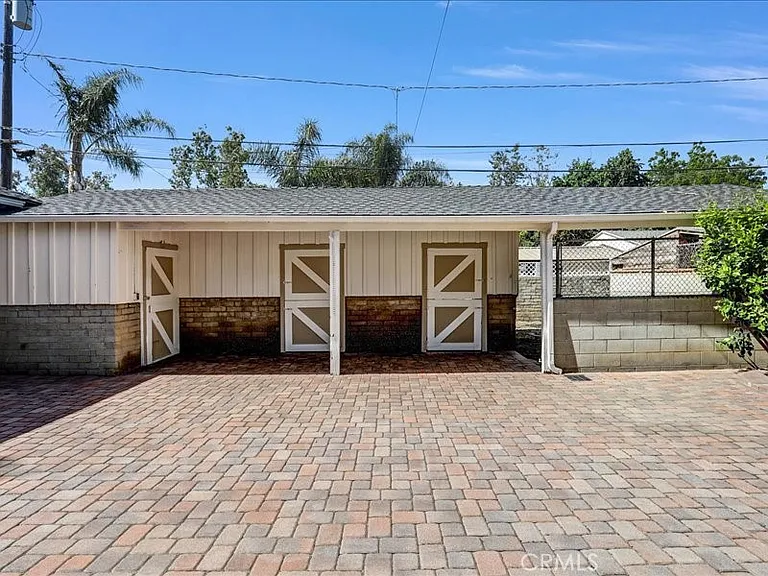 1315 W Valleyheart Dr — Photo 5