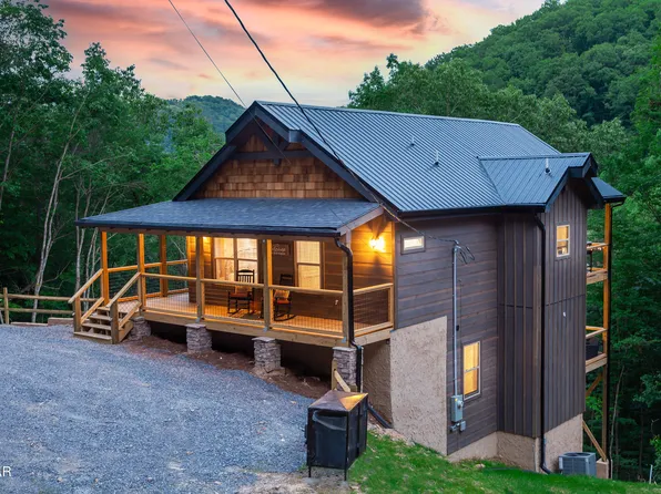 2724 Pine Crest Ln, Sevierville, TN 37862