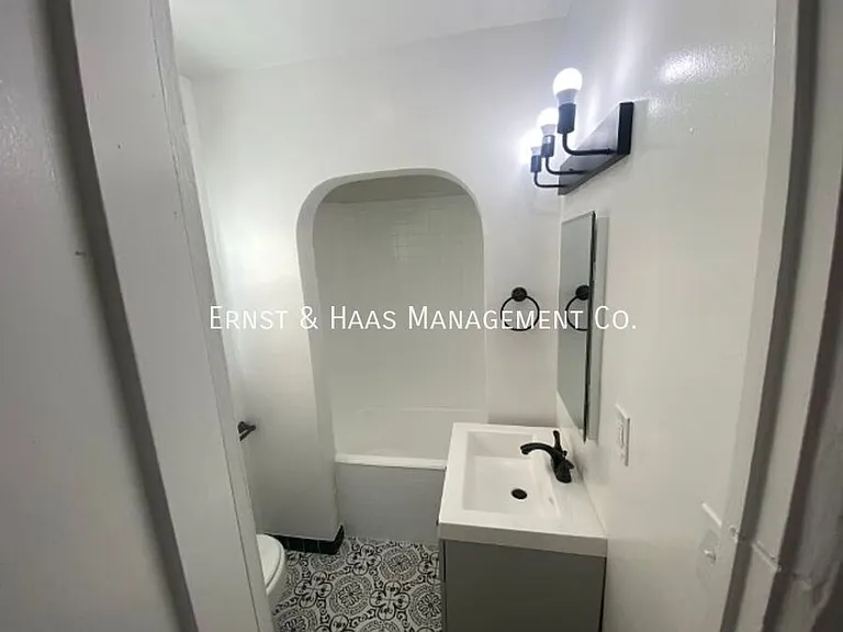 822 Belmont Ave — Photo 10