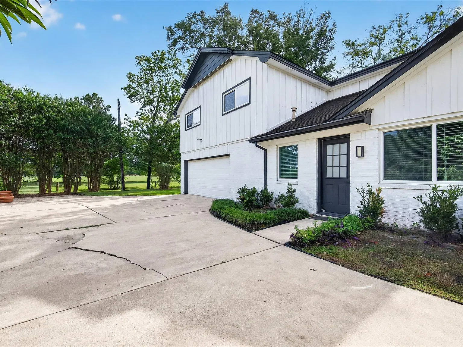 5 bed, 3.5 bath, 2728 sqft, $3,950 — Photo 1