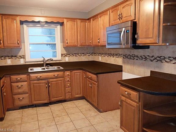 4th image of 2332 N Taylor Rd
