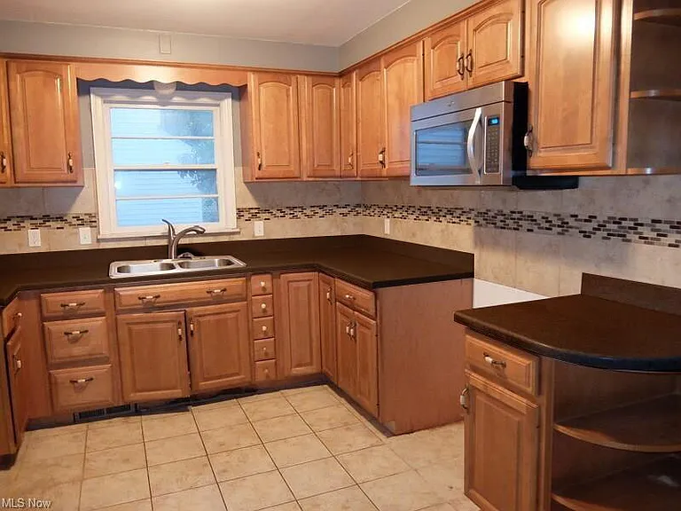 2332 N Taylor Rd — Photo 4