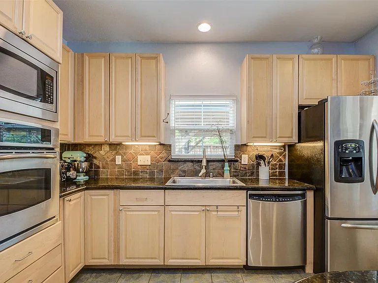 1310 Asbury St — Photo 9