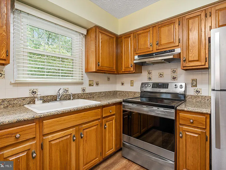 2505 Buckingham Ct — Photo 17