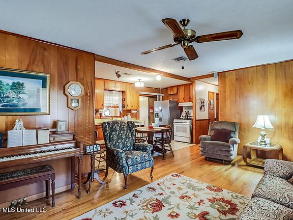 5th image of 412 Kahler St