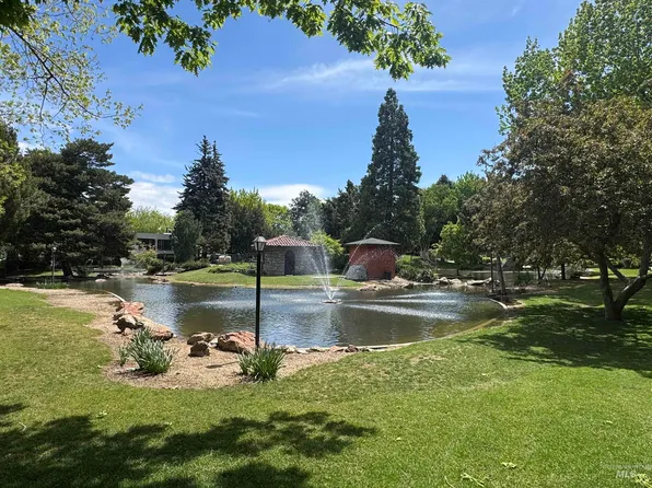 1095 N Camelot Dr, Boise, ID 83704