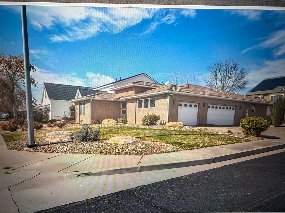 2313 E 700 N