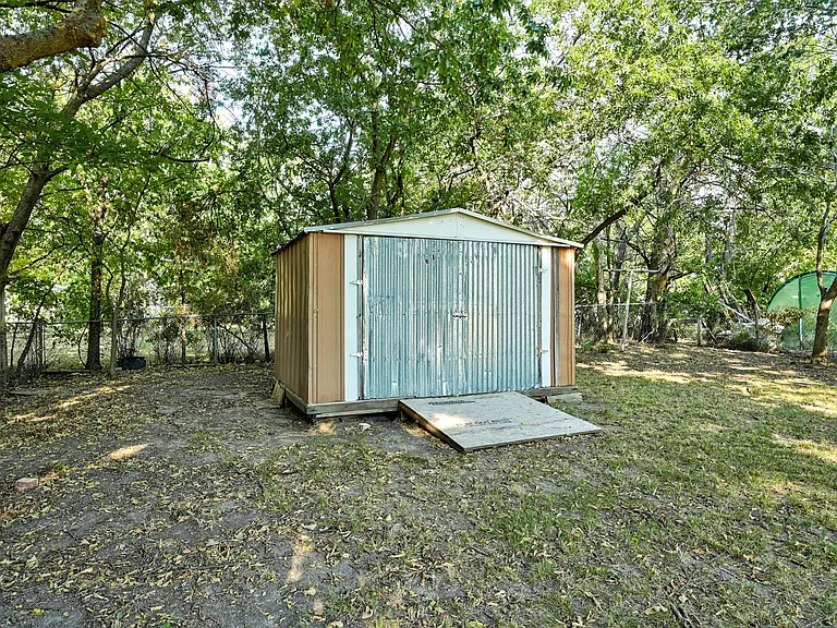 604 N Stewart Ave — Photo 27