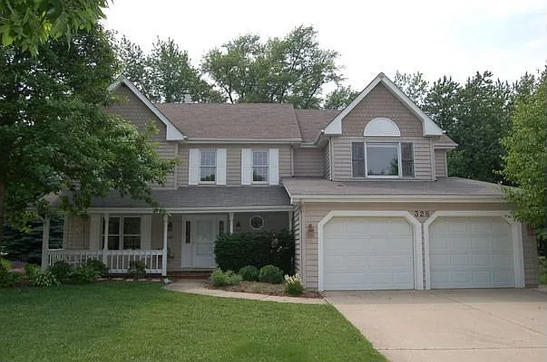 328 Patricia Ln photo 1