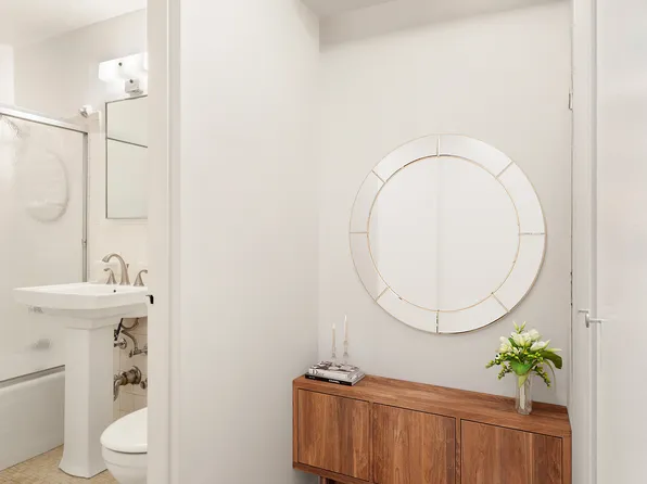 520 East 81st Street image 3 of 4