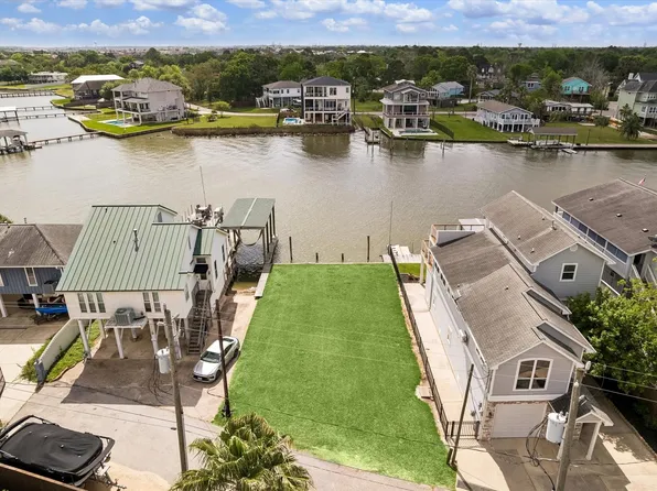 2112 Fenwood St, Kemah, TX 77565