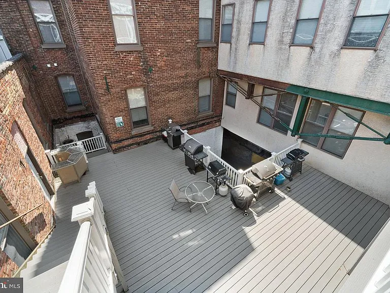 The Becker Building — Photo 27