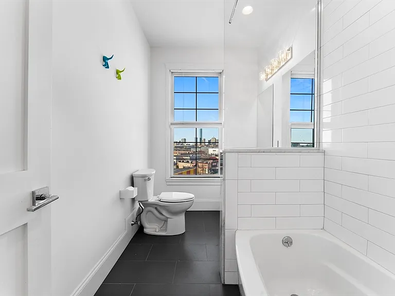 99 D St #PENTHOUSE — Photo 17