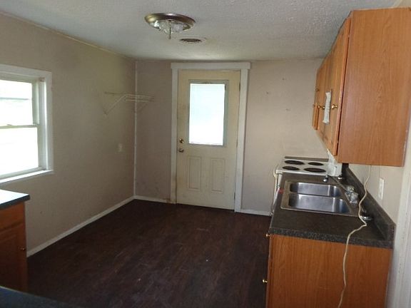 5th image of 311 Rose Ave