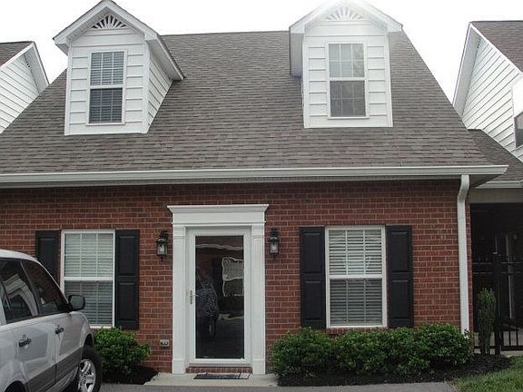 2nd image of 899 Magnolia Ct