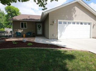 9712 Hemlock Ln N, Maple Grove, MN 55369