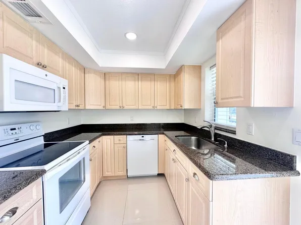 10193 N Military Drive #203, Palm Beach Gardens, FL 33410