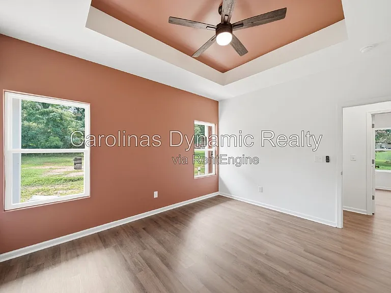 1533 S Battleground Ave — Photo 17