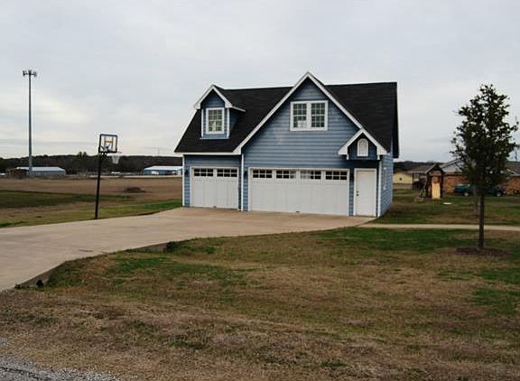 2nd image of 1324 Shawnee Trl