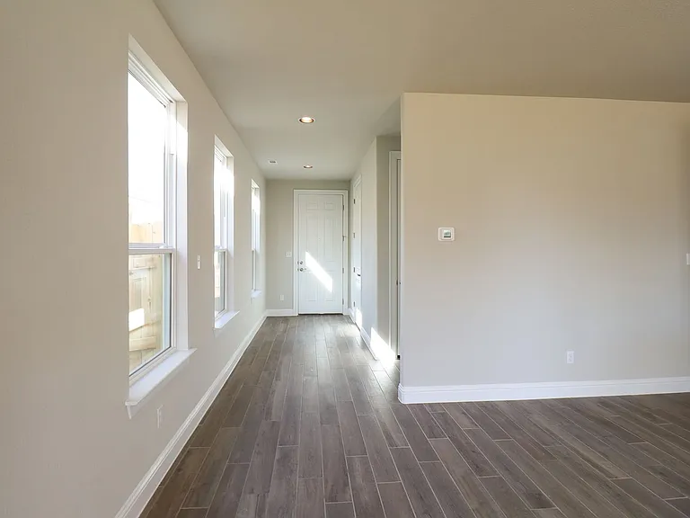 105 Bent Trail Ln — Photo 3
