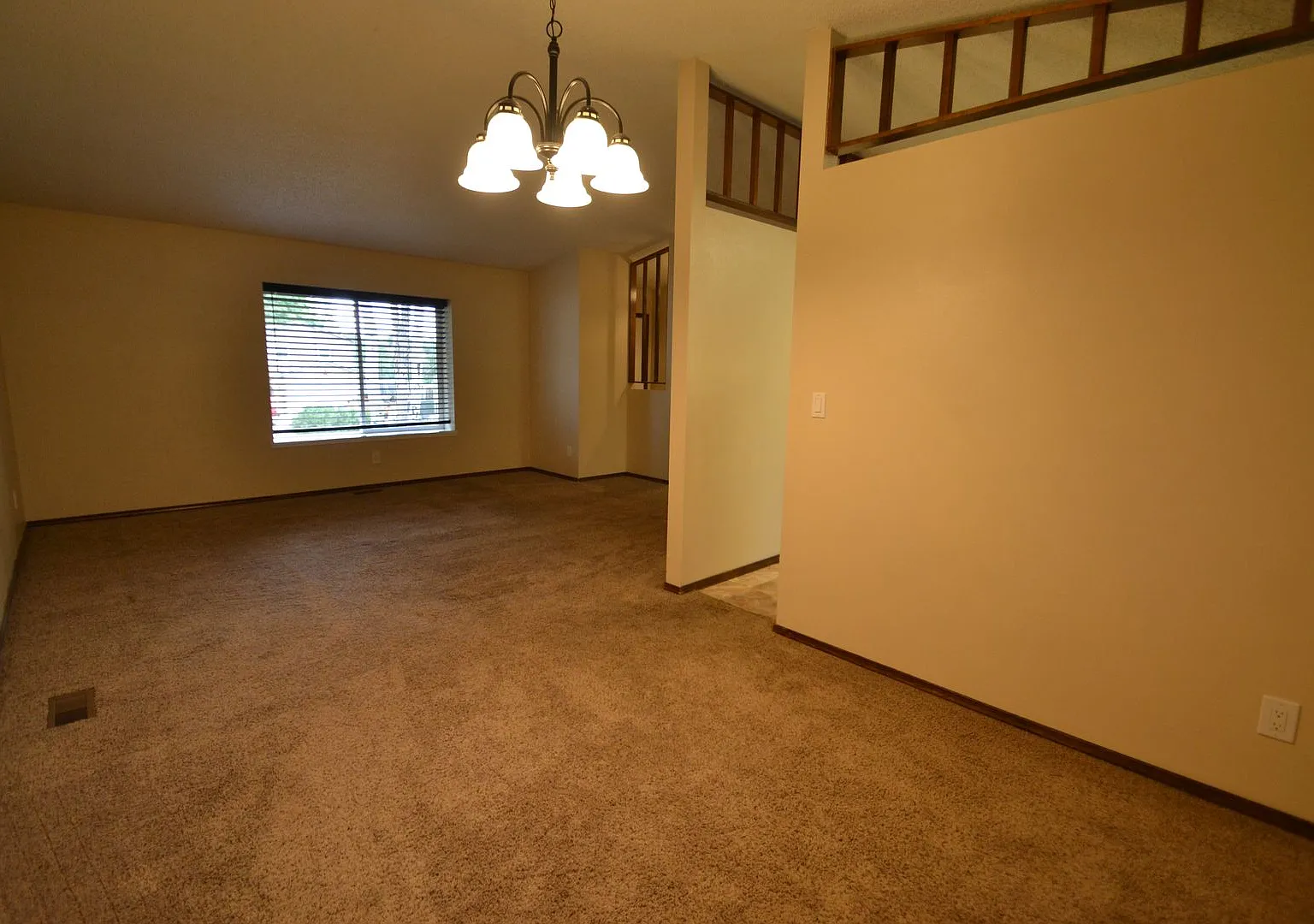 4 Bed 3.5 Bath 2 Car Garage Centrally Located — Photo 3
