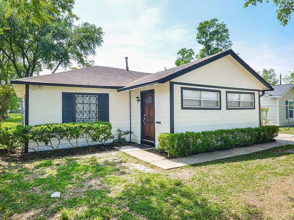 3914 Daphne St